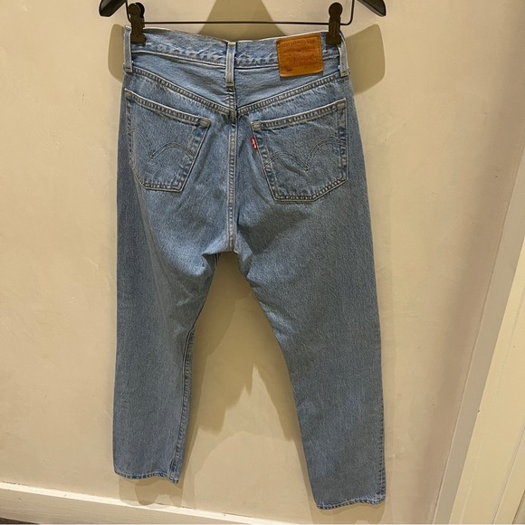 Levi's 501 Light Blue Classic Women's Jeans - Picture 4 of 16